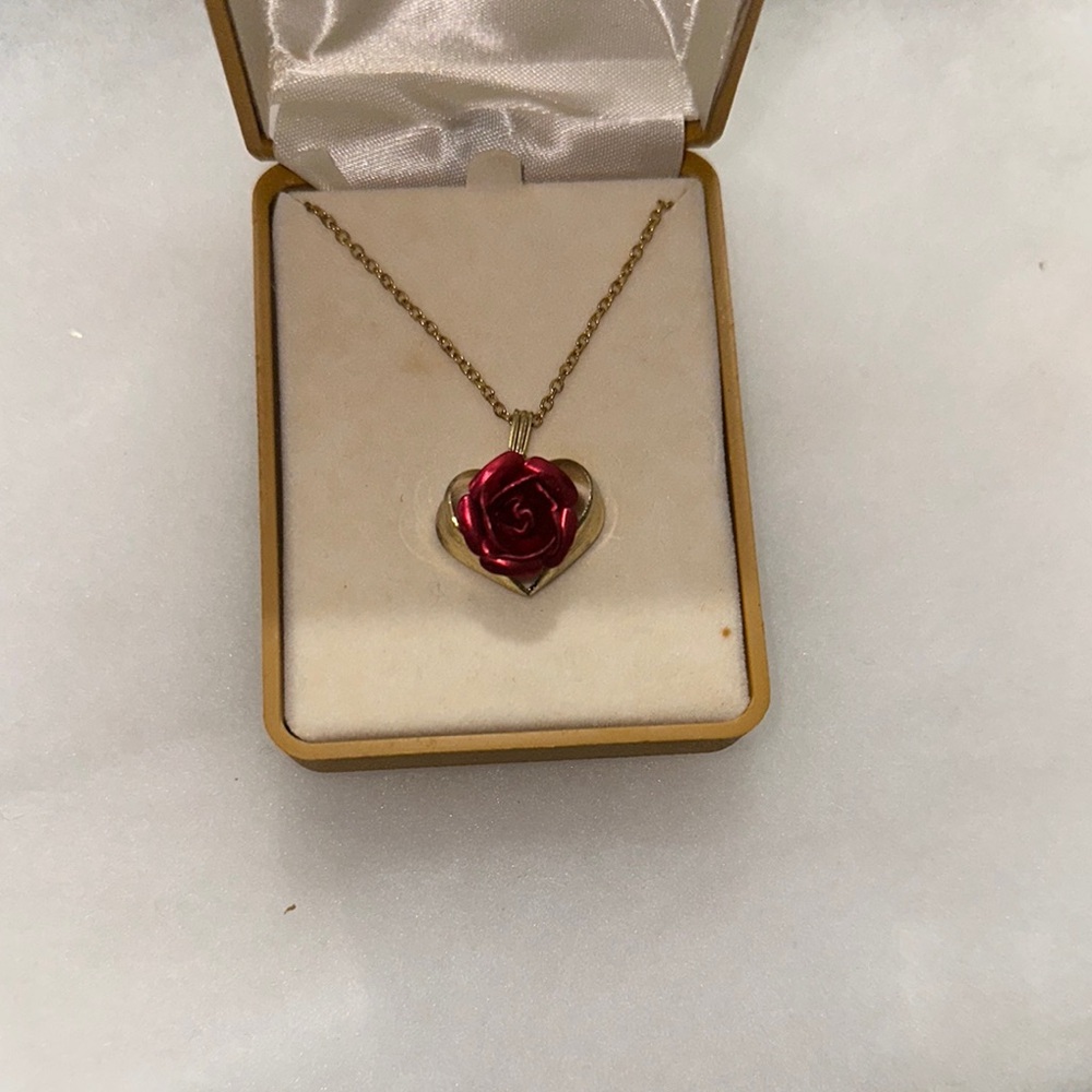 Elegant Red Rose Pendant Necklace